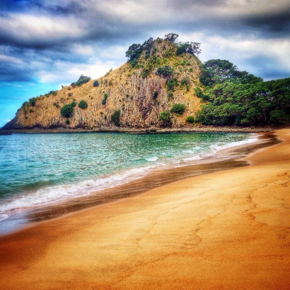 New Chums Beach on the Coromandel. Not easy to find or get to, but I reckon it might be one of the most beautiful beaches in New Zealand. Had the place to myself last night, and you know what that means! #skinnydipping