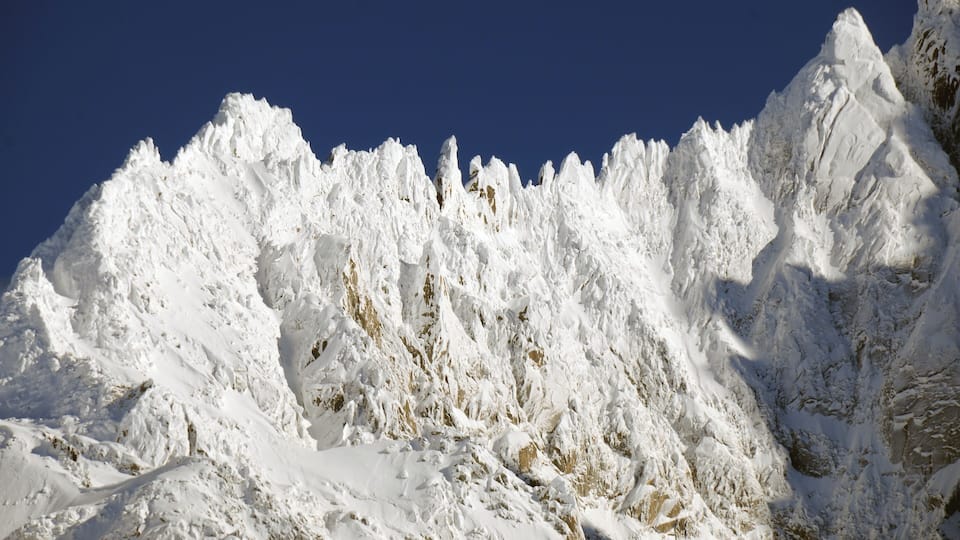 Magnificent mountain chain L'arête des grands Montets with left the hump of Petite Aiguille Verte 3512 m, in the middle the sharp needle of the Pointe de Gigord 3475 m, and right Pointe Farrar 3660 m, just North from Aiguille Carree 3716 m(extreme right rising up); all somewhat North of Aiguille Verte 4122 m, at 21 Januari 2016 with fresh snow! Photo taken from the hotel at 1065 m height and a distance of some 6 km of this ridge.