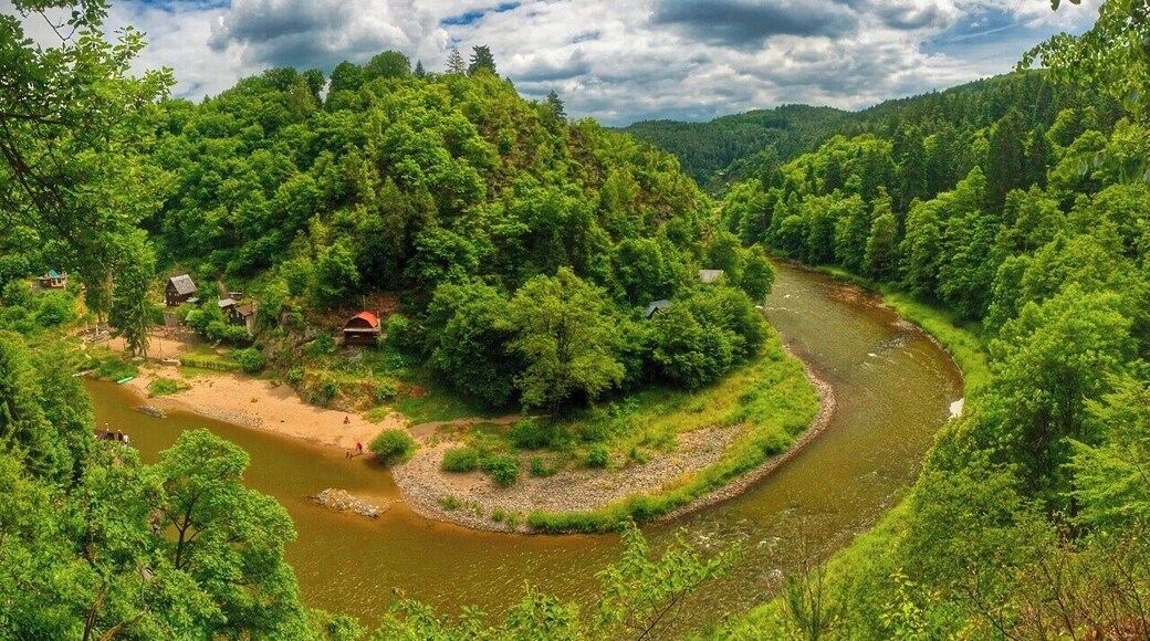 June 2014
Kliment's viewpoint, Sázava river trail
Viewpoint on the Sázava river trail part between Kamenný přívoz and Pikovice (ca. 12 km). The overall trail has some 68 km following the river and was carved in rock and masoned with stone in 1914-1924 by The Club of Czech tourists. Josef Kliment was member of the Club and he was the designer of the trail. This particular viewpoint is dedicated to him and offers wonderful view of the river bend some 50 metres over it.
To get to Kamenný Přívoz is an easy train ride 45 minutes from the Prague main station in direction Čerčany.