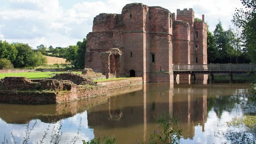 Kirby Muxloe Castle Wikidata has entry Q17674633 with data related to this item.