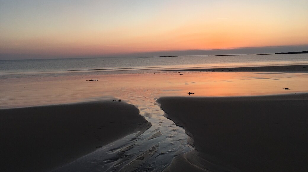 Sunrise on the beach. Low newton by the sea.
#sunrise #beach #naturalbeauty