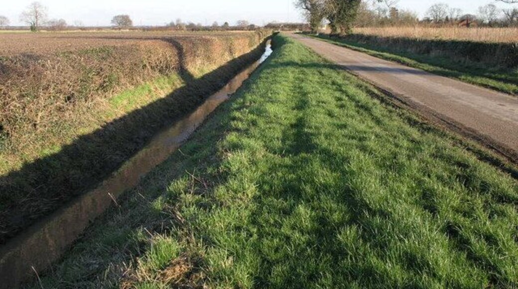 Bulham Lane Bulham Lane in Sutton on Trent is accompanied by a narrow land drain.