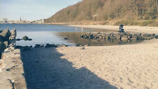 Had a nice morning here on the almost empty beach before school last week :) from here you can see the new beautiful buildings in Aarhus harbor, the sea - obviously, and the Forrest right behind you (which will be very green very soon) :) have an awsome day y'all