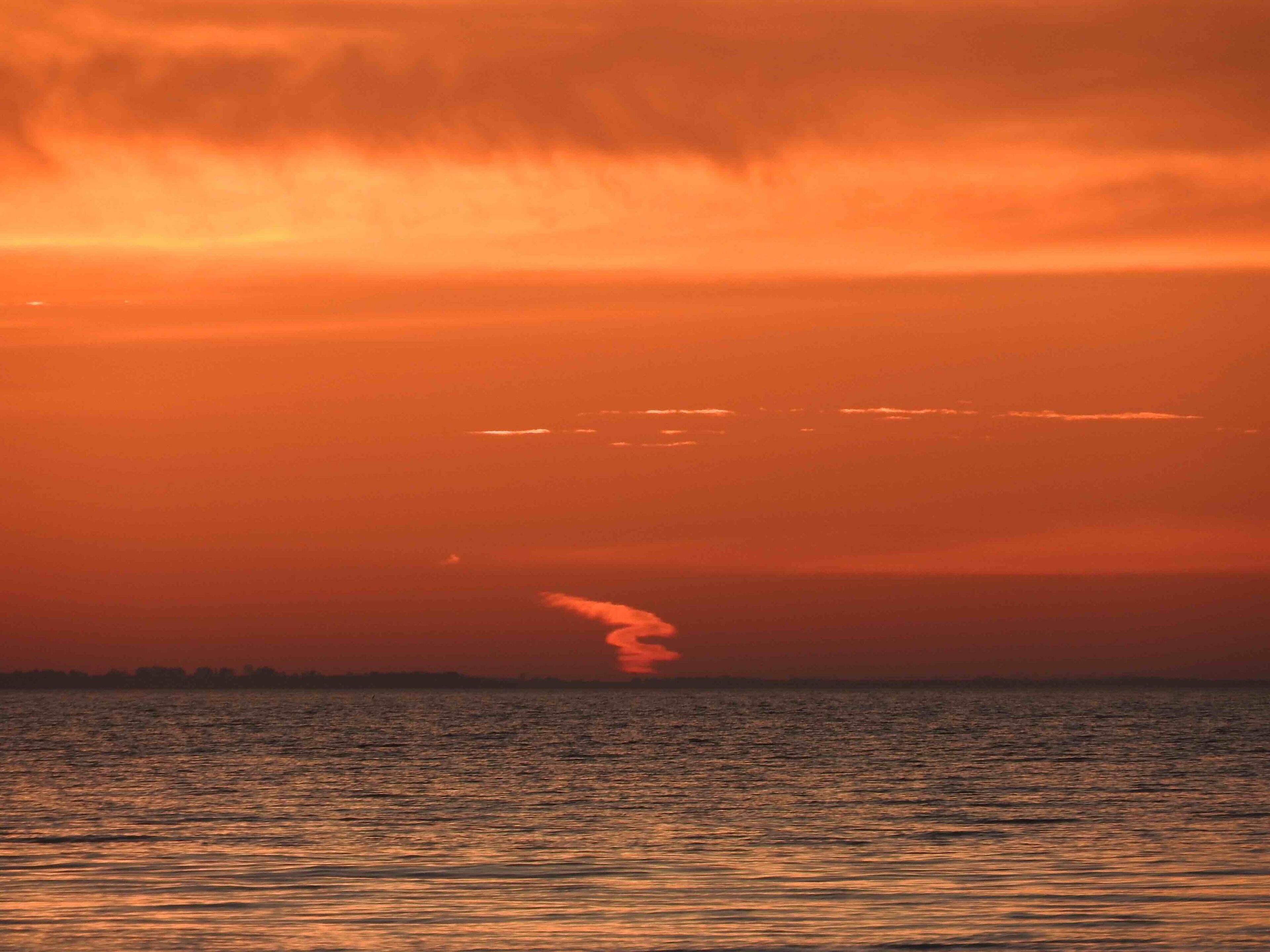 Strange phenomenon, western sky in the evening