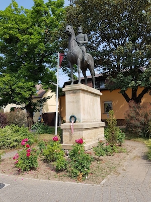 Hungarian knight sculpture
