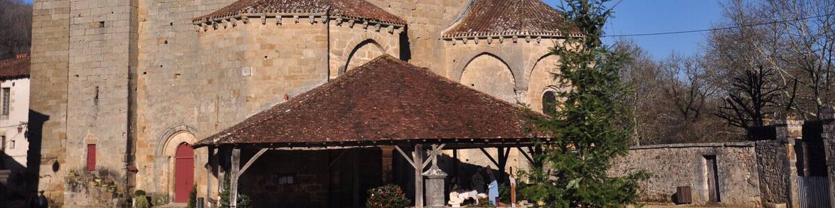This is one of the many 'plus beaux villages' in the north Dordogne. Its chateau and cathedral dwarf the rest of the tiny village.