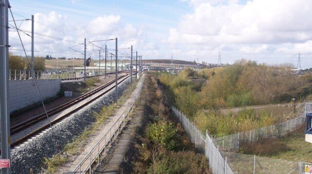 The new commuter link to Ebbsfleet Station This railway leads from Gravesend to the Channel Tunnel Rail Link. It gives fast access to London St.Pancras. Seen from the partly dismantled footbridge near South Kent Avenue. Ebbsfleet Station (not on this line) is seen in the background.