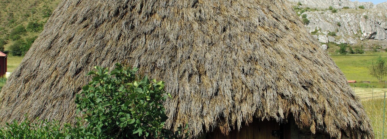 House of teito in Almuzara (Cármenes, León, Spain).