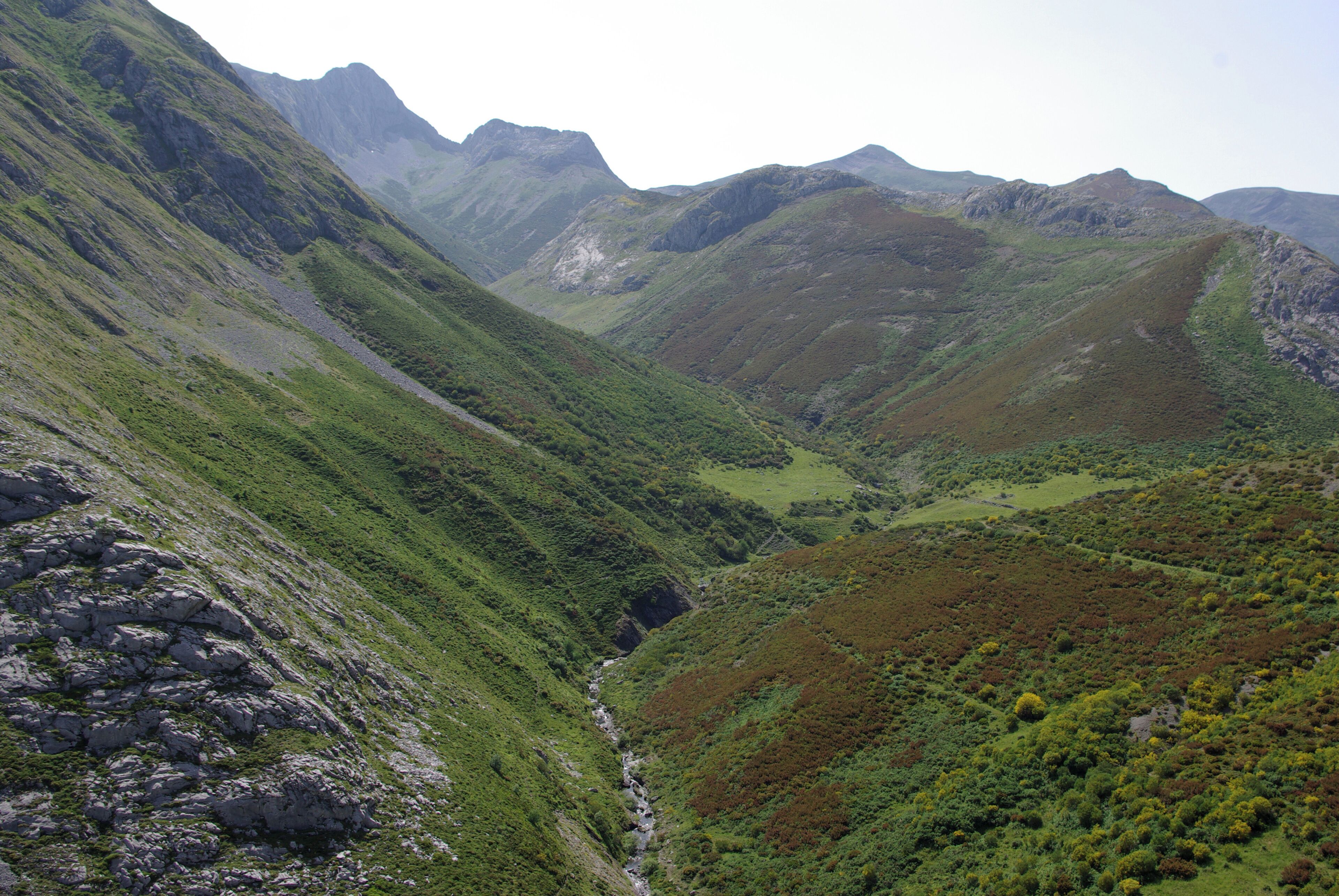 Valley of Torío river (Cármenes, León, Spain).