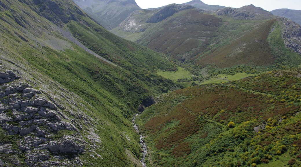 Valley of Torío river (Cármenes, León, Spain).