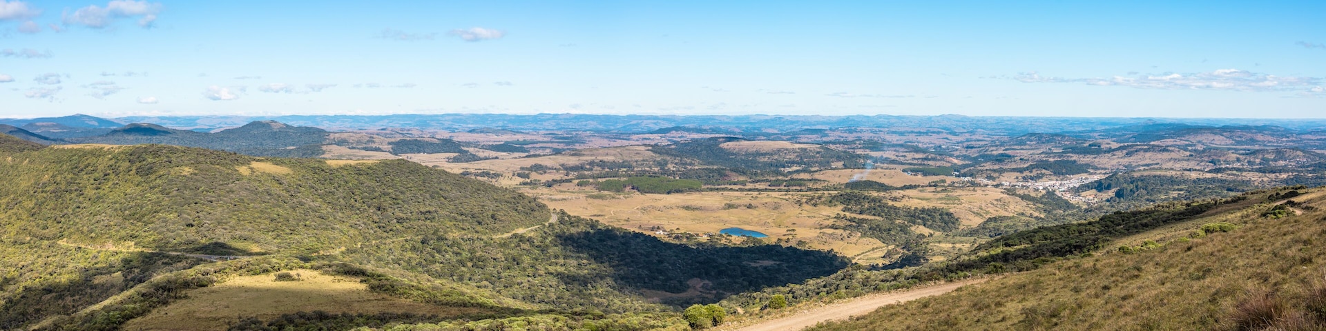 Paisagem com colinas e horizonte na região de Urupema - Santa Catarina - Brasil