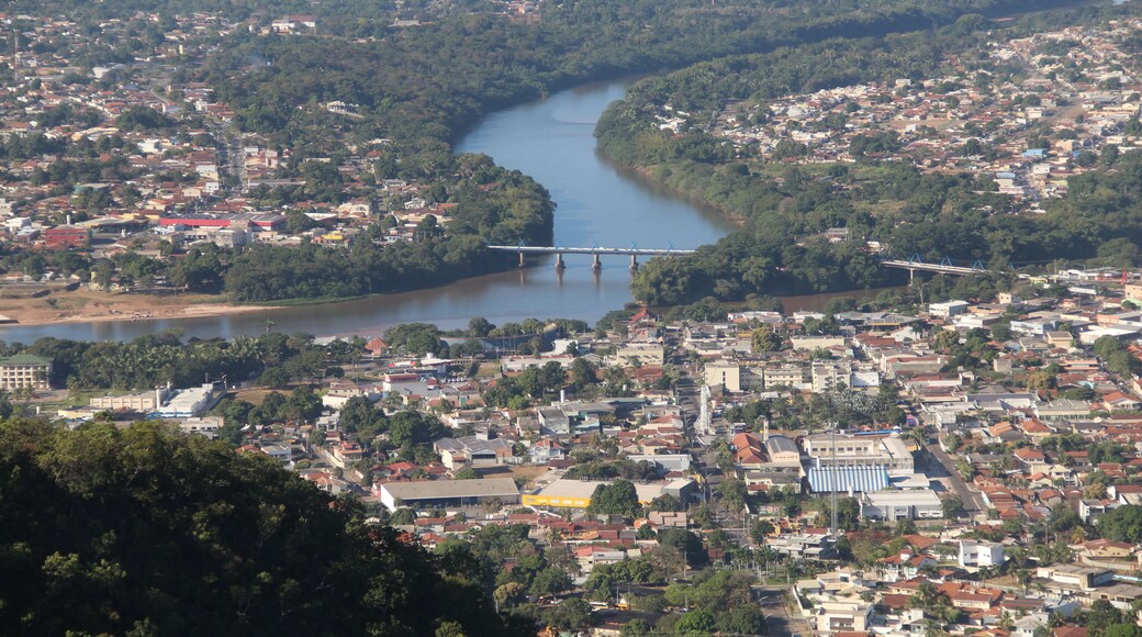 vista panoramica da cidade de barra do garças e aragarças, divisa de goiás e mato grosso
