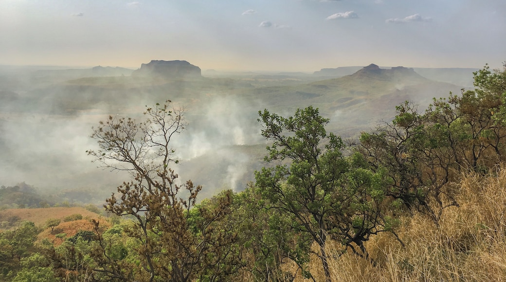 Serra da Petrovina na BR 364, trecho entre Rondonópolis e Alto Araguaia.