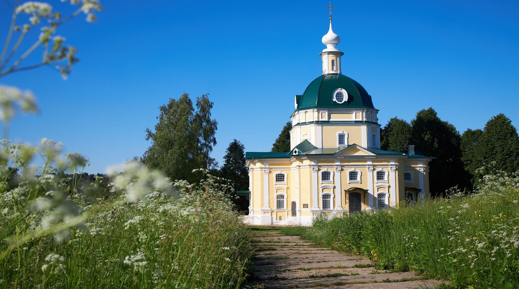 Church of Michael the Archangel in the village of Tarakanovo, Moscow region. In this church the poet Block and Mendeleyeva were married in 1903