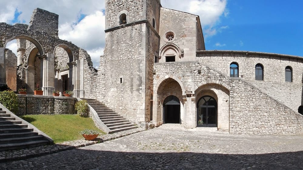 Goleto - Panoramica dell'abbazia