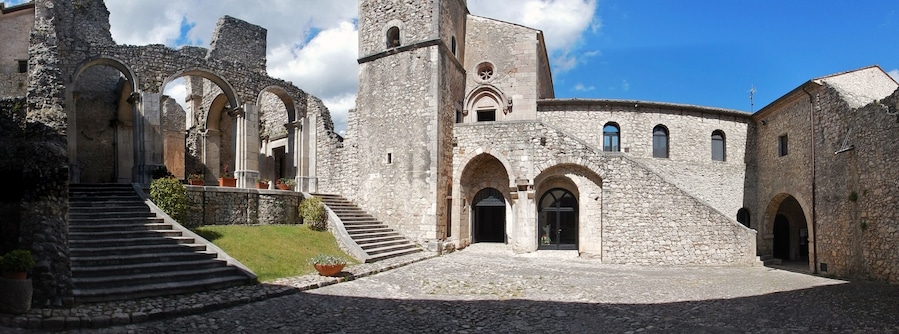 Goleto - Panoramica dell'abbazia