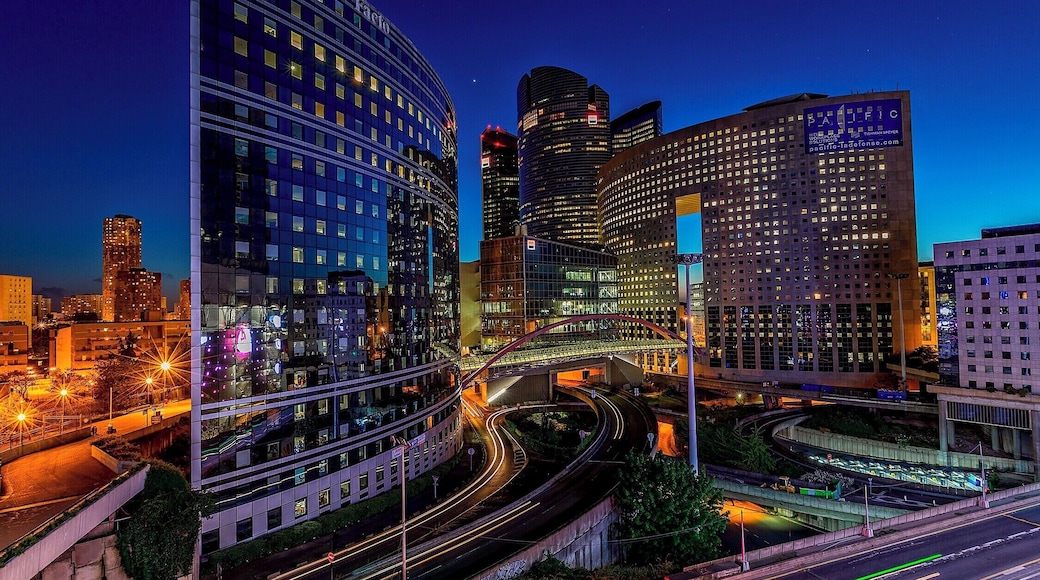 HDR image of Blue hour at La Défense #bvstrove