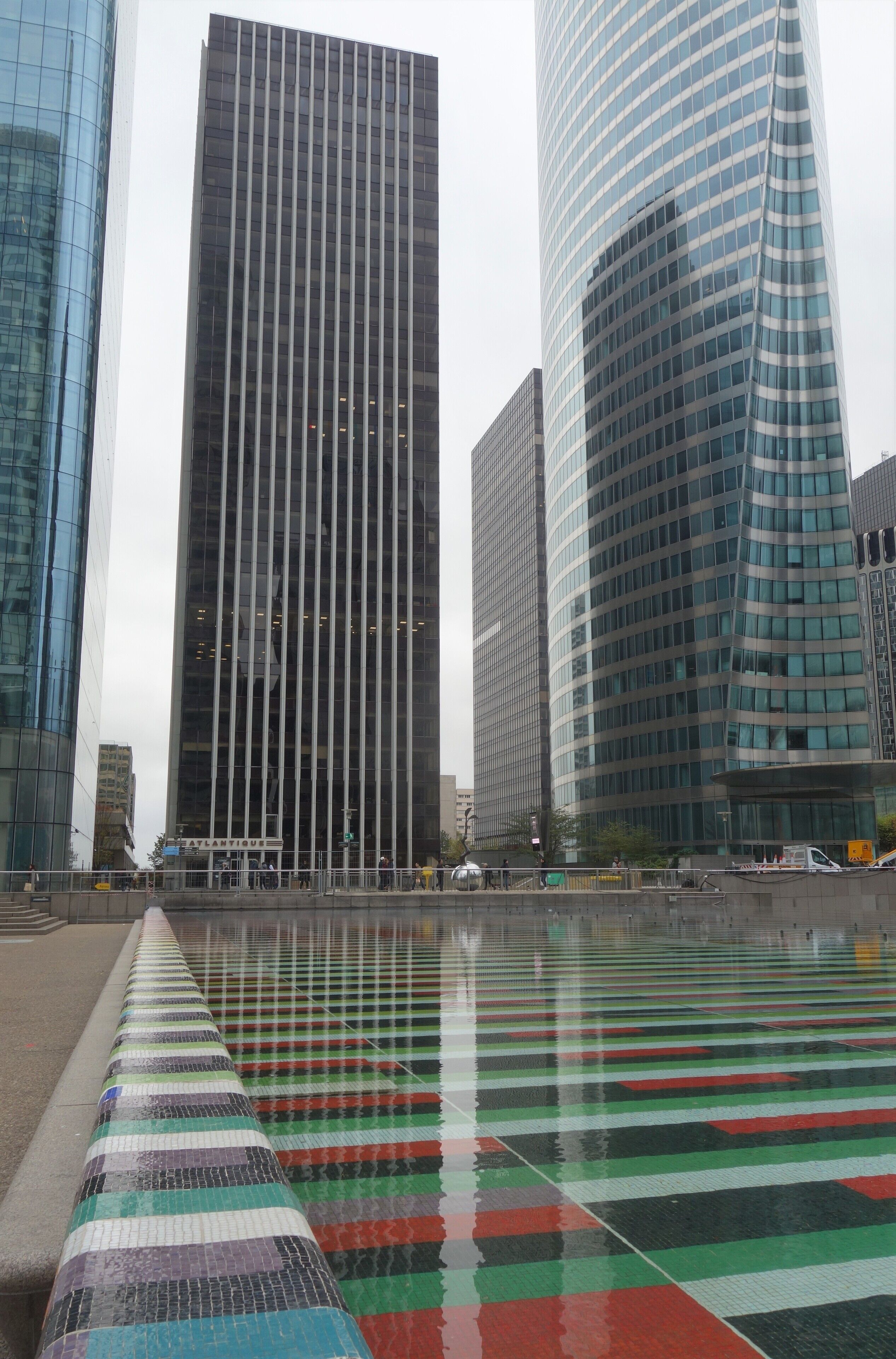 La Défense is Europe's largest purpose-built business district with 560 hectares (1,400 acres) of area and 72 glass and steel buildings (and soon some more).  #Architecture  #Perspectives