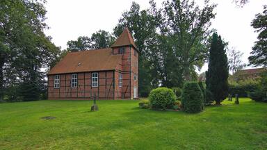Fachwerkkirche zu Ribrau (Zernien), Niedersachsen, Deutschland im Jahr 2011