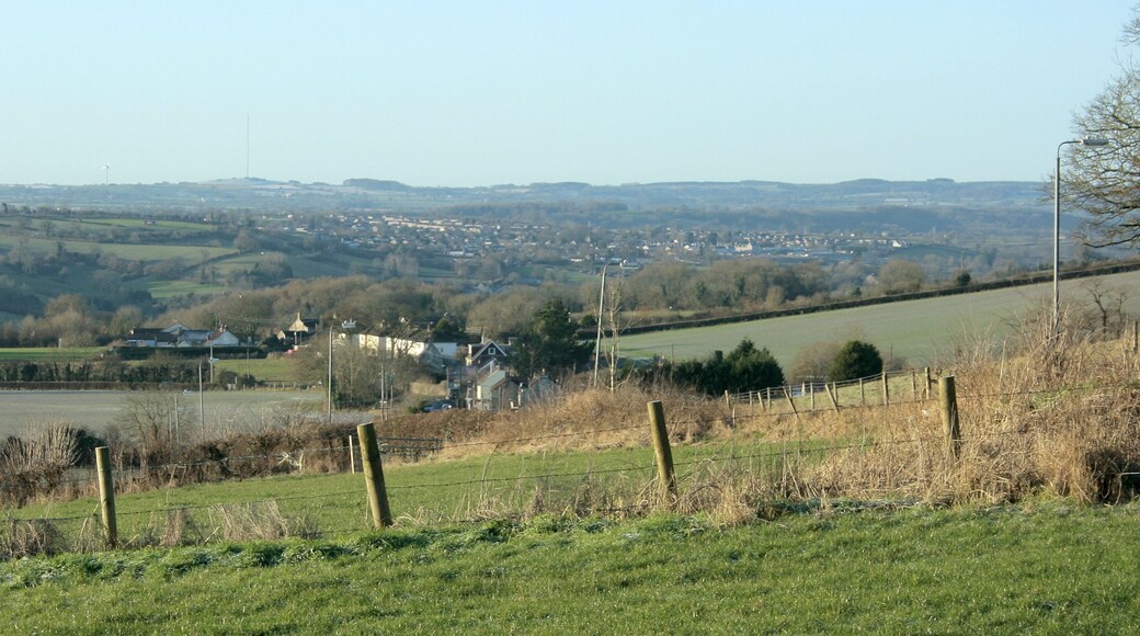 South west from Tunley Hill A fence blocks our path, Meadgate is at the bottom of the hill and Paulton is further over. The high point on the horizon to the left is Pen Hill with its TV transmitter ST5648