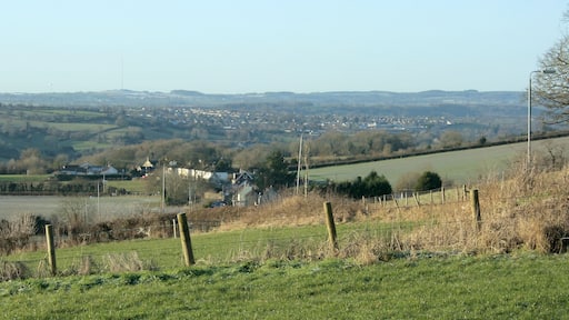 South west from Tunley Hill A fence blocks our path, Meadgate is at the bottom of the hill and Paulton is further over. The high point on the horizon to the left is Pen Hill with its TV transmitter ST5648