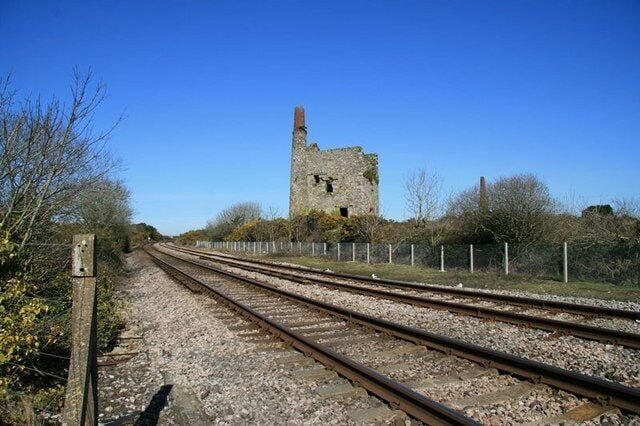 Railway mainline at Hallenbeagle View along the railway from the Hallenbeagle crossing, with the Hallenbeagle mine in the centre background, a well-known mining landmark for those travelling into Cornwall by train.