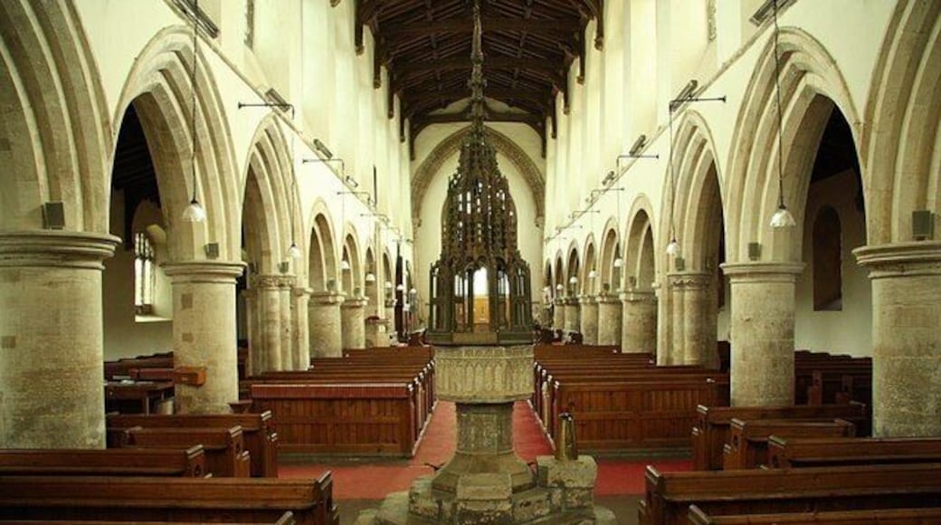 St.James' nave Fantastic nine-bay Norman arcades, the three west bays (nearest) are pointed gothic but late 12th century nonetheless, part of a former Priory church at Freiston