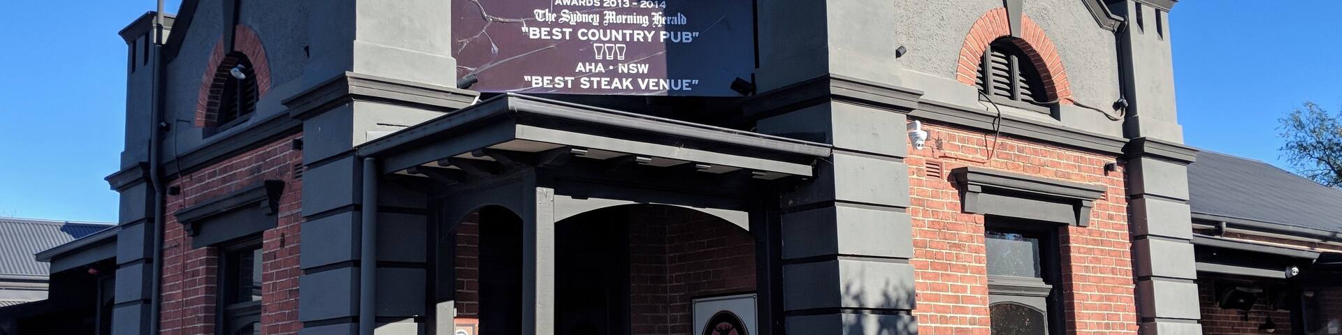 Great accommodation and very good steaks. Worth a stop if you are driving on the new England highway.