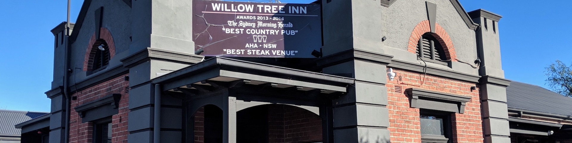 Great accommodation and very good steaks. Worth a stop if you are driving on the new England highway.