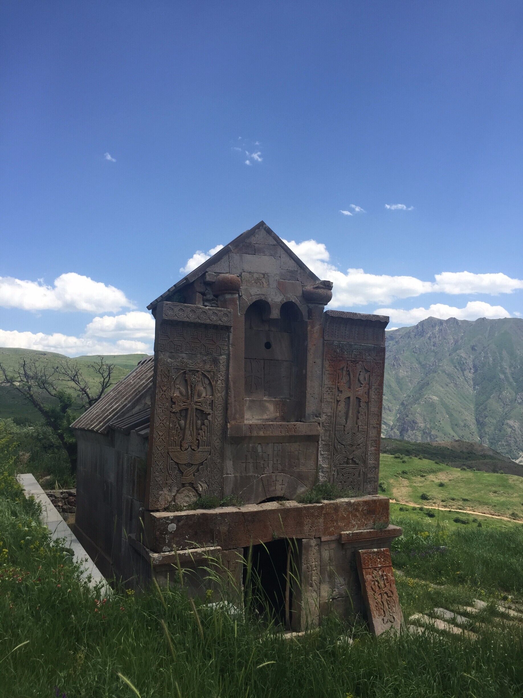 There was something of the old wild west of America about this little church. The flat facade, the mismatched stones propping up what seemed to be a false front. Inside a swarm of flies harkened decay, so I didn't proceed. Behind me along the trail was a fountain and a bench in the shade of tree where we ate lunch. Somebody had left a tea pot a spoon and an orange there. Even further behind me was the ruins of an ancient city complex whose walls were half hidden by the summer growth.

#tsakhats #monastery #armenia #mountains #armenian

https://www.visa-vis.com/armenia-1/