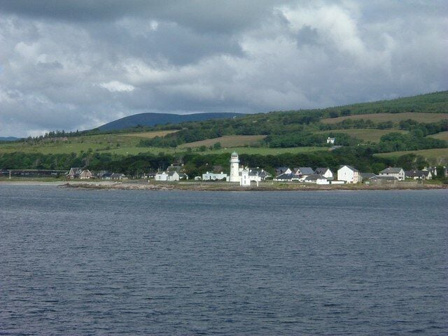 Toward Point Light house This is a well known seamark for seamen on the Clyde. The light is situated at the southern corner of the Cowal Peninsula and flashes once every 10 seconds.