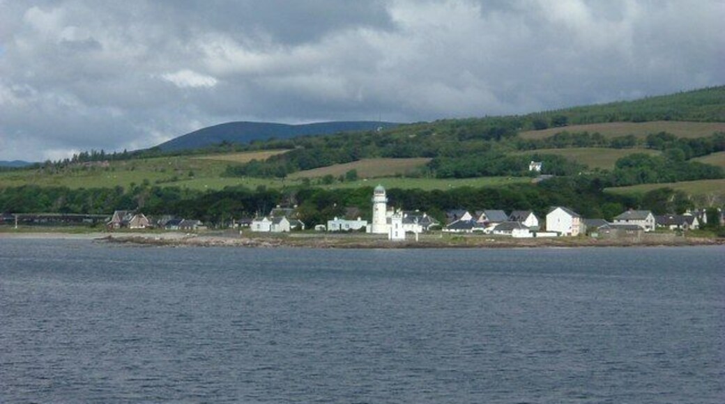 Toward Point Light house This is a well known seamark for seamen on the Clyde. The light is situated at the southern corner of the Cowal Peninsula and flashes once every 10 seconds.