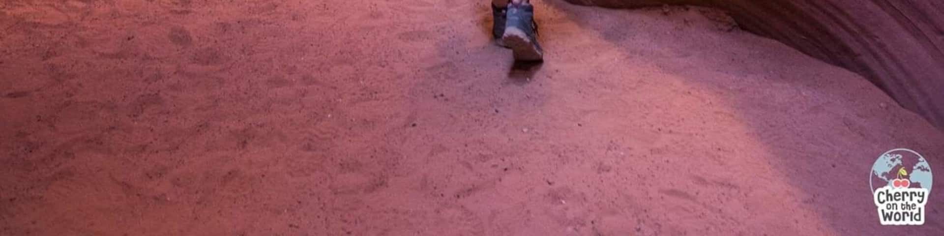 Beautiful shapes of Antelope canyon.
#cherryontheworld #usa #antelopecanyon #travel #travelblogger #canyon