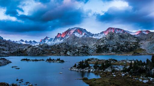 Sunset view of Absarokee Mountains in Wind River Range
