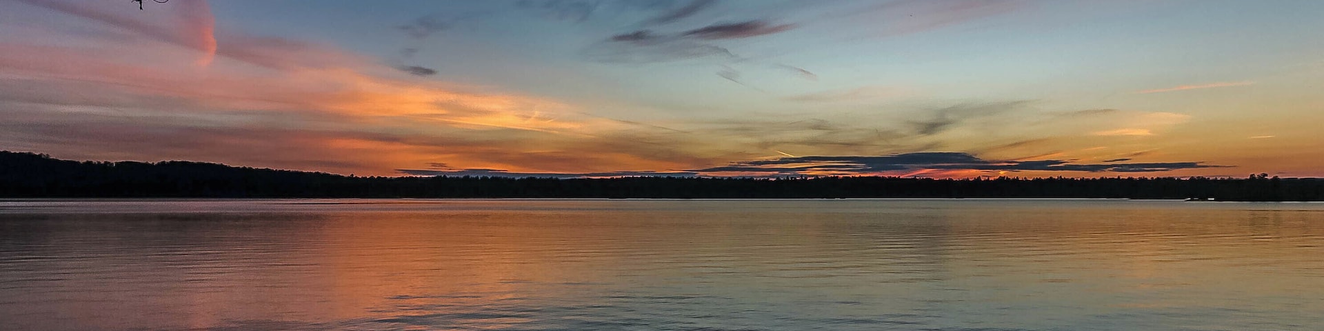 Sunset from the eastern shore of Massabesic Lake in Auburn, NH. This shot taken a few minutes after sunset as the sky started to explode with colors.
Tech info:
Camera: Canon 80D
Lens: 10-18mm
Focal Length: 14mm
ISO 800
Exposure: 1/250 sec at f/6.3
Filters: CPL
Taken handheld
#golden #bvssquad