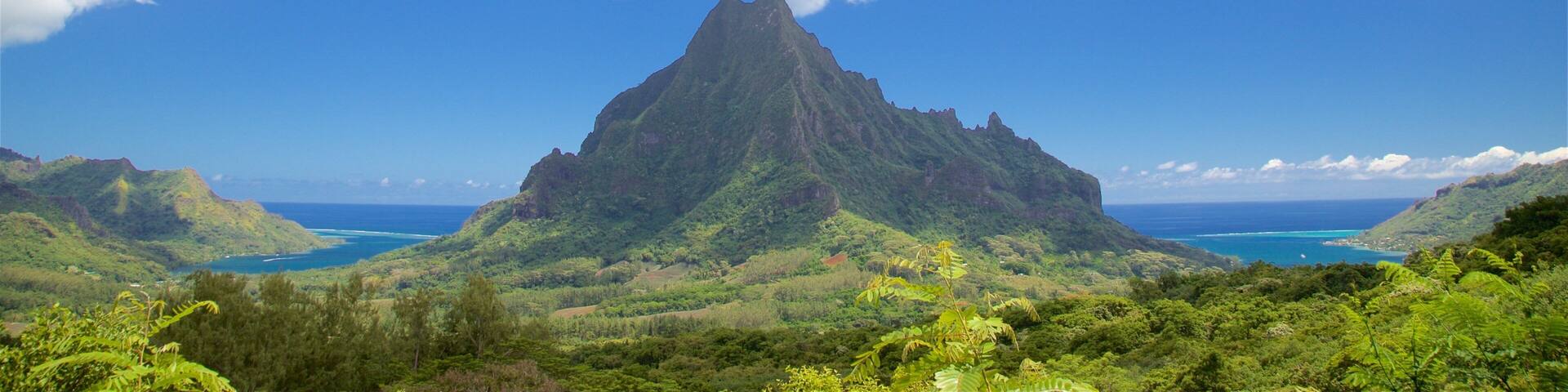 A mountain with a clear sky and clouds.