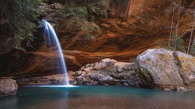 Old Man's Cave Lower Falls