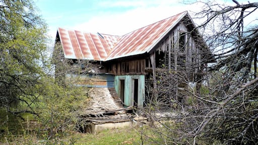 Dilapidated house near Black Creek Lake.#findingtheuniverse