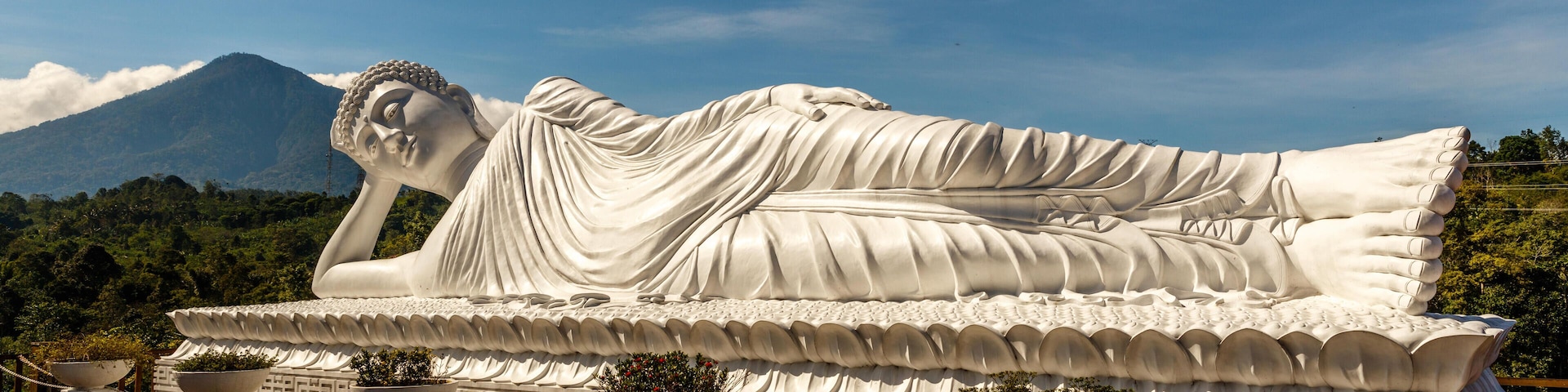 P3512N Statue of Sleeping Buddha at Vihara Dharma Giri, Buddhist temple in the village of Pupuan in Tabanan, West Bali, Indonesia