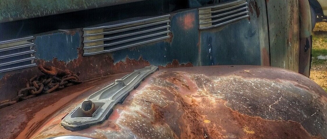 On highway 93 a few miles before the Chloride turnoff, you'll find an abandoned junk yard full of amazing automobiles. As much as I loved looking at all the cars, what really caught my eye amongst all this automobile decay, were what looked like gourds and watermelon growing across the ground. Life always finds a way.