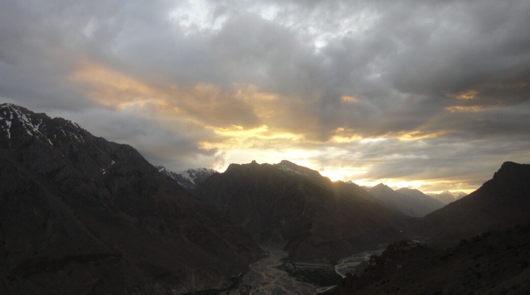 This is the view of the sunset from Dhankar which is a tiny town in the Spiti Valley. The whole valley has a very small population so you can actually enjoy this sunset all to yourself.
Accommodation: Monastery Guest House (No prior booking needed)
Home-stays on offer by locals
How to reach:
Manali route: Take the bus from Manali to Kaza and take a shared taxi from Kaza to Dhankar. (Route closed in winter)
Shimla-Kinnaur route: This route goes from the Kinnaur valley and is much longer but definitely worth it.
You can go from Shimla-Rekong peo-Tabo-Dhankar
#Colorful