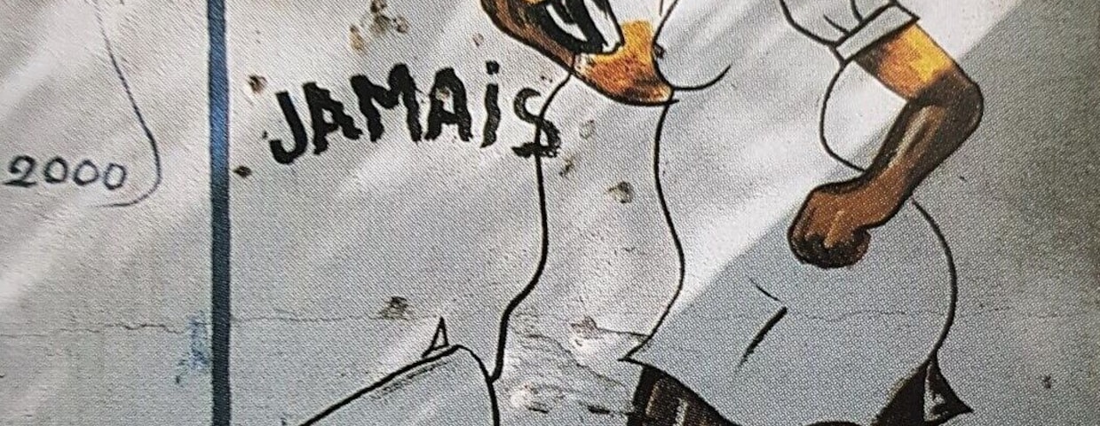 African humour.
Mural drawing at the public telephone office in the village of Toubakouta.
She: Honey, when are we getting married?
He: NEVER
#mural #Culture