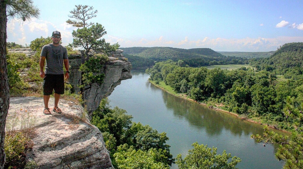 Overlooking the White River at Calico Rock, Arkansas. #wanderlust #waterlust #blufflines #OzarkNationalForest