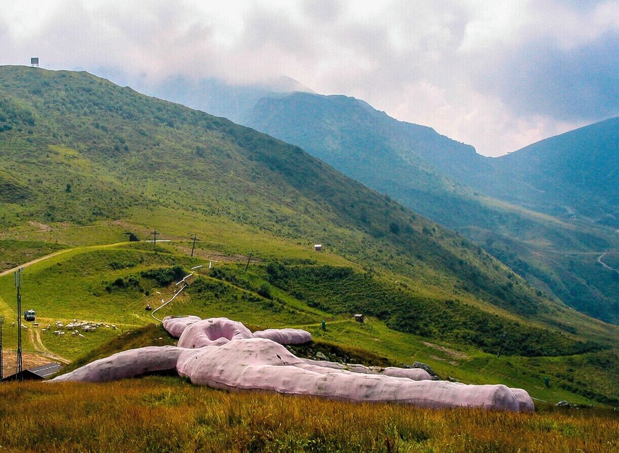 Gelitin, a group of artists from Vienna, has erected a pink bunny measuring 200 feet in length (about 60 metres) on the side of a northern Italian mountain.
The artwork, titled "Hase" (which translates simply as "Hare"), is located at a height of 1600m on the mountain Colletto Fava where there is a ski resort. This is near the village of Artesina, Piemonte, Italy.
#weird #wonderful #italy #travel #adventure