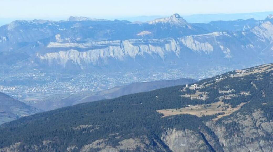 Panorama de la métropole grenobloise depuis la croix du sergent Pinelli (Taillefer). Image annotée : Panorama pinelli.