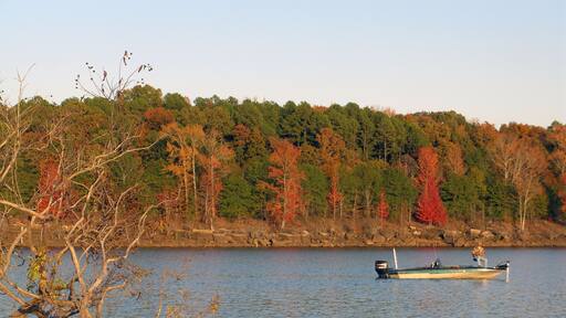 AD3HKN The October autumn colors of Greers Ferry Lake in the Ozark Mountains of Arkansas
