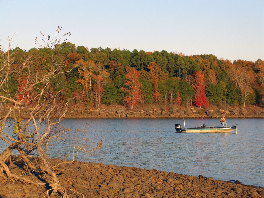 AD3HKN The October autumn colors of Greers Ferry Lake in the Ozark Mountains of Arkansas