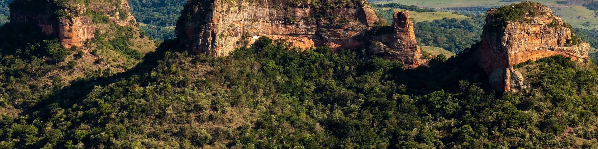 Panoramic view of Mount Three Stones from the Indian stone in the region of the cities of Botucatu, Bofete and Pardinho. Interior of the state of São Paulo. Brazil.