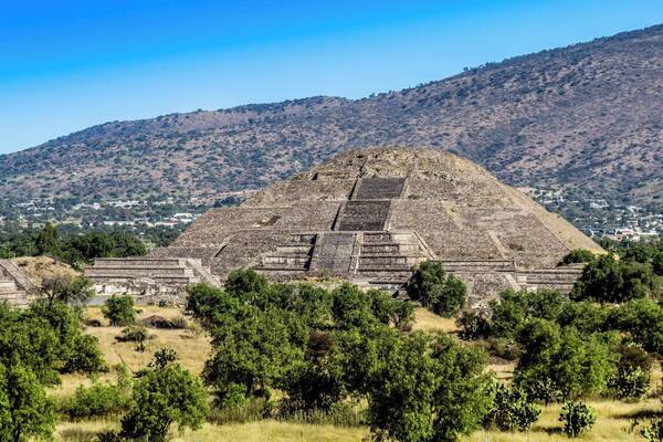 View of the Pyramid of the Moon from the Pyramid of the Sun, Teotihuacán, México. You can reach the site easily from Mexico City using public transportation.