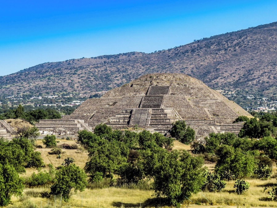 View of the Pyramid of the Moon from the Pyramid of the Sun, Teotihuacán, México. You can reach the site easily from Mexico City using public transportation.